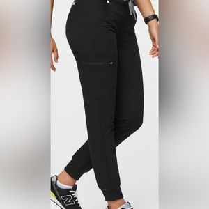 FIGS-Black Zamora Jogger Scrub pants-medium petite